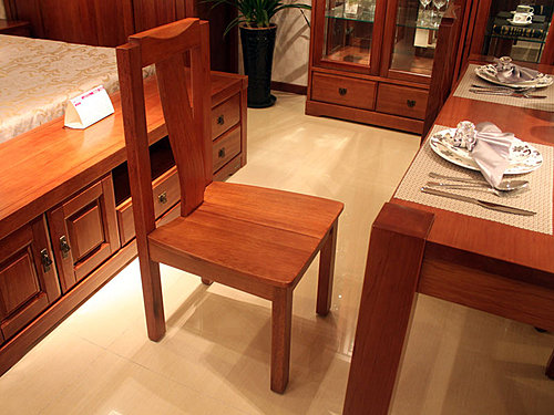 盛世東方實木家具特賣 床餐桌椅均跌破4.5折，家居在線選購指南